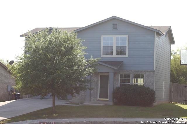 10047 Powderhouse Dr, San Antonio, TX 78239 - traditional home with driveway and a front yard