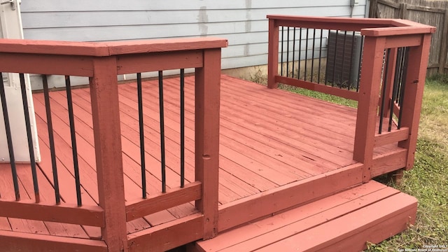 10047 Powderhouse Dr, San Antonio, TX 78239 - view of wooden terrace