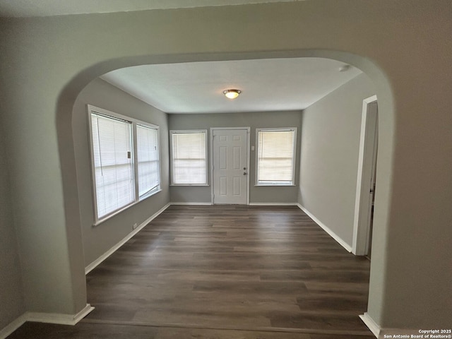 407 Westminster Ave, San Antonio, TX 78228 - entrance foyer featuring arched walkways, dark wood finished floors, and baseboards
