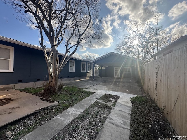 407 Westminster Ave, San Antonio, TX 78228 - rear view of house with crawl space and driveway