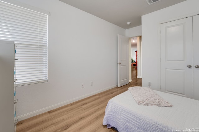 6022 Akin Pl, San Antonio, TX 78261 - bedroom featuring light wood-style flooring and baseboards