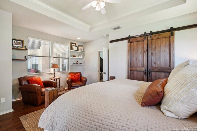 2756 Indian Wls, Kerrville, TX 78028 - bedroom featuring a barn door, wood finished floors, a raised ceiling, ornamental molding, and baseboards