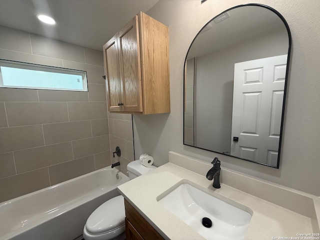 390 W Park St, Vidor, TX 77662 - full bathroom featuring toilet, vanity, and shower / washtub combination