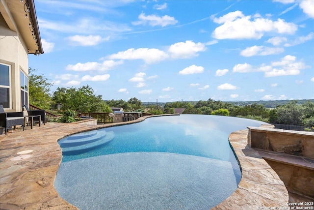 406 Breathless View St, San Antonio, TX 78260 - view of swimming pool featuring an infinity pool and a patio