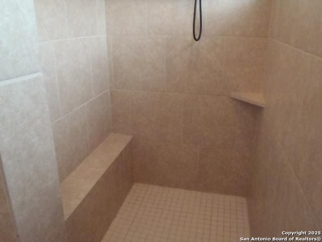 5919 Corsicana, Seguin, TX 78155 - bathroom featuring tiled shower