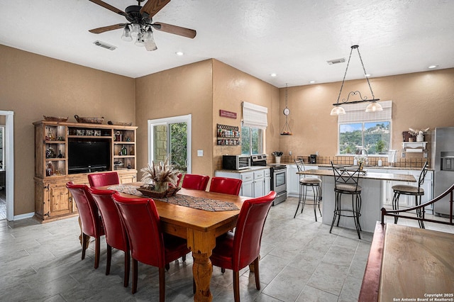 177 Ten W Dr, Comfort, TX 78013 - dining space featuring ceiling fan and recessed lighting