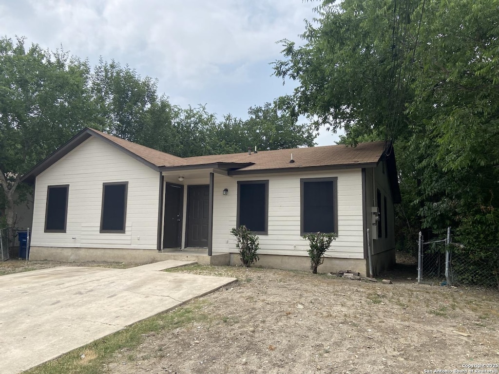 3439 Gateway Dr, San Antonio, TX 78210 - view of ranch-style house