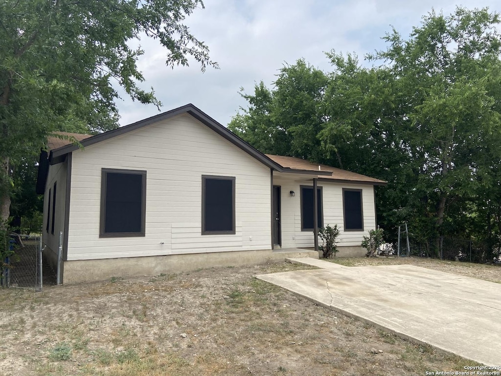 3439 Gateway Dr, San Antonio, TX 78210 - view of ranch-style house