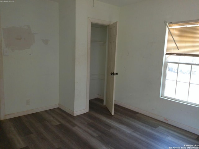 2619 E Houston St, San Antonio, TX 78202 - unfurnished bedroom featuring wood finished floors, a closet, and baseboards