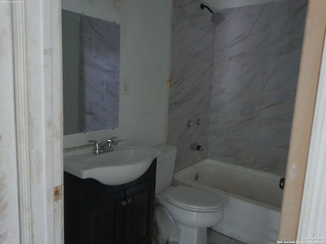 2619 E Houston St, San Antonio, TX 78202 - full bathroom featuring vanity, toilet, and shower / washtub combination
