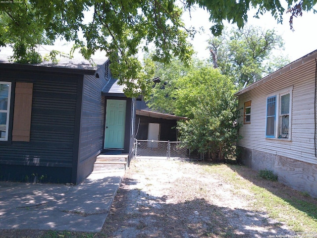 2619 E Houston St, San Antonio, TX 78202 - view of exterior entry