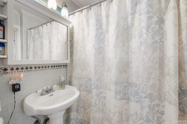 243 Future Dr, San Antonio, TX 78213 - full bathroom featuring a sink, tasteful backsplash, and a shower with curtain