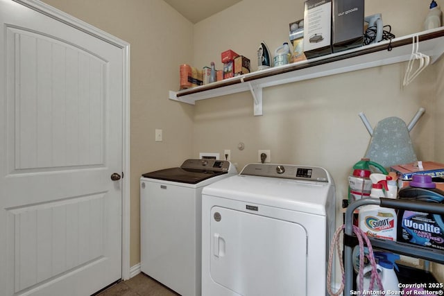 1902 Kalli Jo, New Braunfels, TX 78130 - laundry area featuring independent washer and dryer