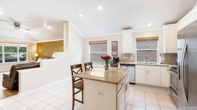 21627 Rio Comal, San Antonio, TX 78259 - kitchen with stainless steel appliances, a sink, a kitchen bar, open floor plan, and ceiling fan
