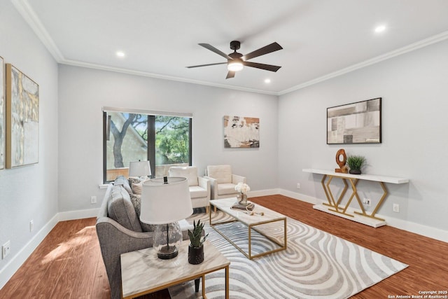 3902 Creek Pt, San Antonio, TX 78230 - living room featuring crown molding, a ceiling fan, wood finished floors, recessed lighting, and baseboards