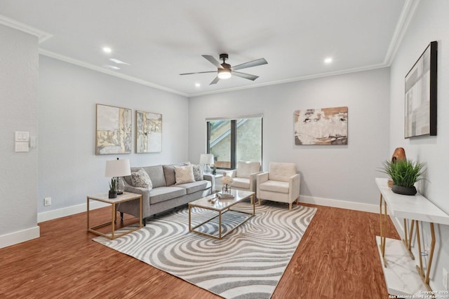 3902 Creek Pt, San Antonio, TX 78230 - living room with ornamental molding, wood finished floors, a ceiling fan, baseboards, and recessed lighting