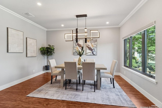 3902 Creek Pt, San Antonio, TX 78230 - dining space with recessed lighting, crown molding, wood finished floors, and baseboards