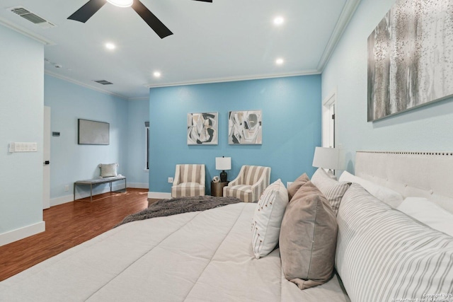 3902 Creek Pt, San Antonio, TX 78230 - bedroom featuring crown molding, wood finished floors, recessed lighting, ceiling fan, and baseboards