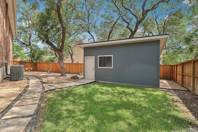 3902 Creek Pt, San Antonio, TX 78230 - view of yard with central AC and an outbuilding