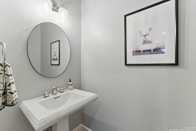 810 Pinnacle, New Braunfels, TX 78132 - bathroom featuring a sink