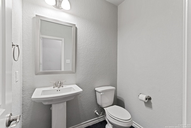 9730 Kremmen, Boerne, TX 78006 - bathroom featuring toilet and baseboards