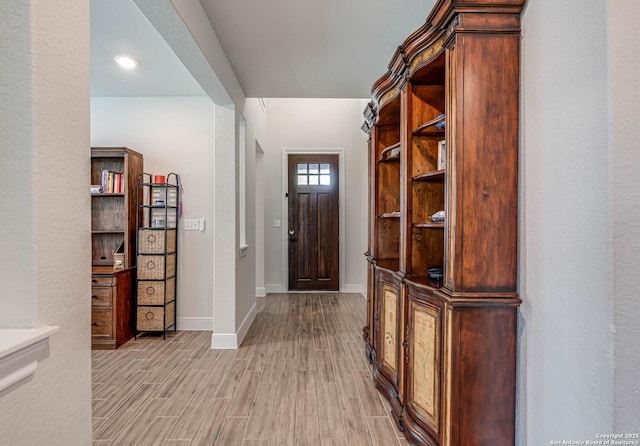 22806 Rio Salado, San Antonio, TX 78261 - entryway featuring light wood-style floors and baseboards