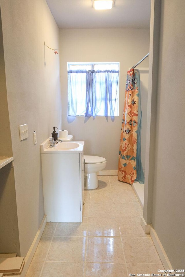 418 Cavalier, San Antonio, TX 78225 - full bathroom featuring toilet, vanity, a shower with shower curtain, and tile patterned flooring