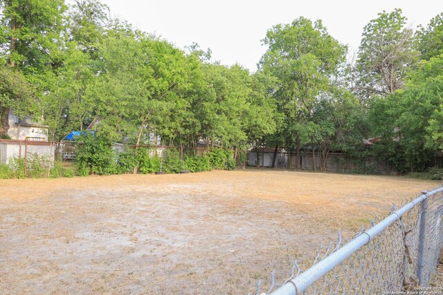 418 Cavalier, San Antonio, TX 78225 - view of yard