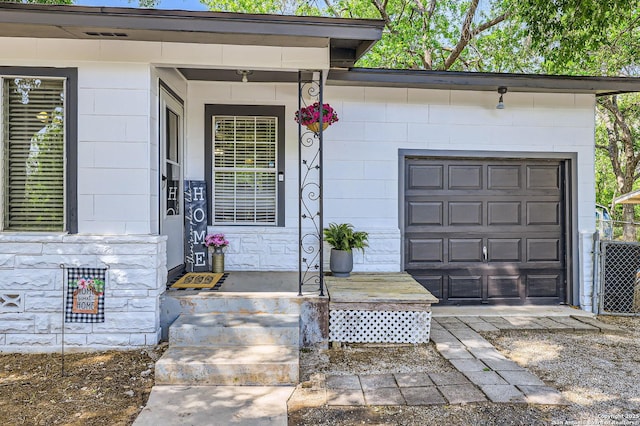 258 S Live Oak, New Braunfels, TX 78130 - doorway to property with a porch