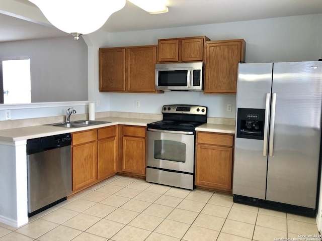 4007 Privet Pl, San Antonio, TX 78259 - kitchen with appliances with stainless steel finishes, a sink, a peninsula, and light countertops