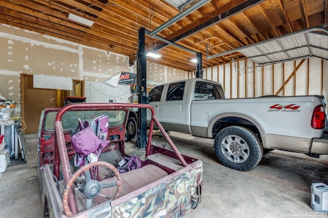 1071 Diamondhead Dr, Canyon Lake, TX 78133 - view of garage