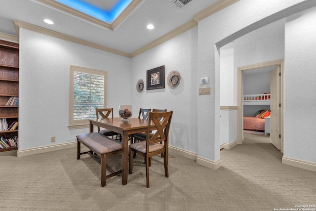 1015 Campanile, San Antonio, TX 78258 - dining space with light colored carpet, crown molding, recessed lighting, baseboards, and a textured wall