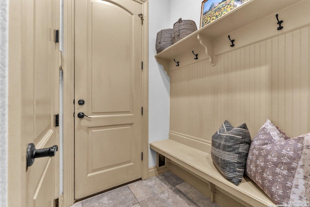 1015 Campanile, San Antonio, TX 78258 - mudroom with light tile patterned floors