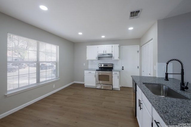 6723 Hickory Springs Dr, San Antonio, TX 78249 - kitchen featuring stainless steel electric stove, a sink, under cabinet range hood, wood finished floors, and white cabinets