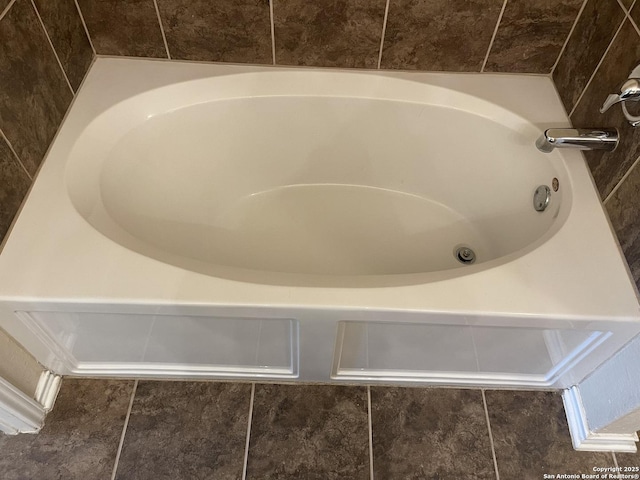 12242 Bening Vly, Schertz, TX 78154 - full bath with a tub to relax in
