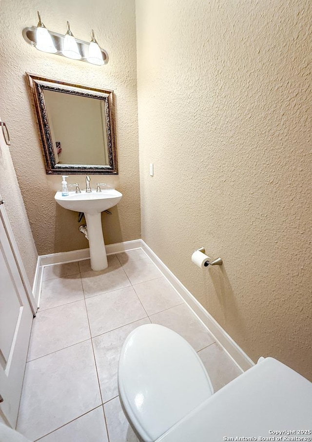 4171 Texas Elm, San Antonio, TX 78230 - bathroom with tile patterned floors, baseboards, and a textured wall