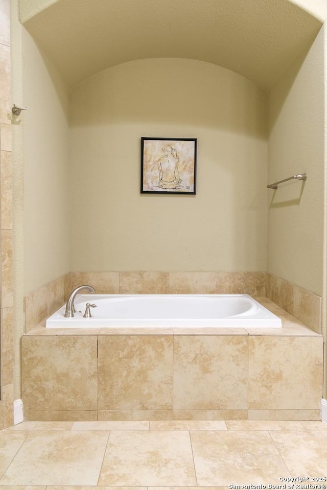 4171 Texas Elm, San Antonio, TX 78230 - bathroom featuring a bath and lofted ceiling