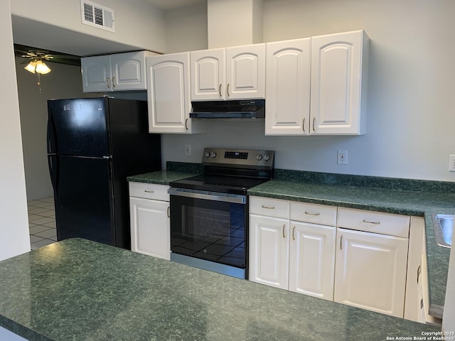 1076 Eastview, Canyon Lake, TX 78133 - kitchen featuring electric stove, under cabinet range hood, freestanding refrigerator, dark countertops, and a ceiling fan
