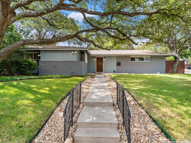 602 Northridge, San Antonio, TX 78209 - mid-century home featuring a front yard and brick siding