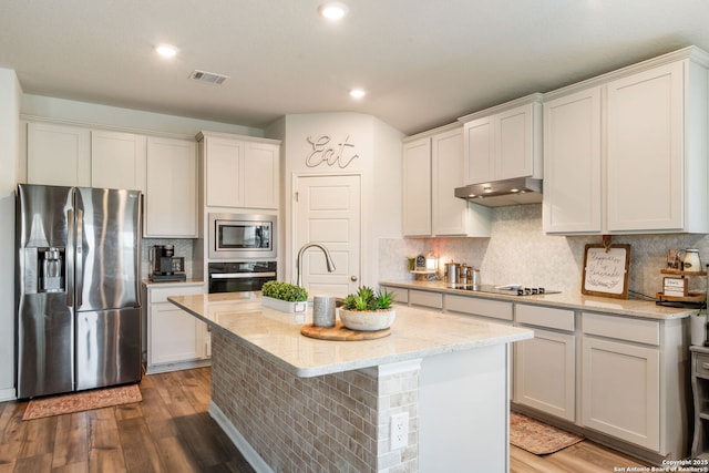 948 Black Horse Way, San Antonio, TX 78260 - kitchen featuring stainless steel appliances, under cabinet range hood, light wood finished floors, recessed lighting, and light stone countertops