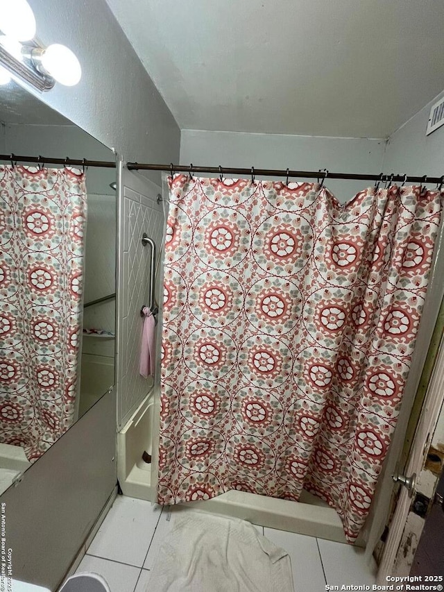 512 Brown Ln, Floresville, TX 78114 - full bath featuring a shower with curtain and tile patterned floors