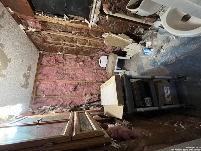 512 Brown Ln, Floresville, TX 78114 - view of misc room
