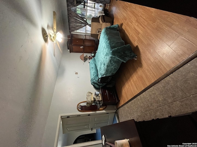 512 Brown Ln, Floresville, TX 78114 - view of living room