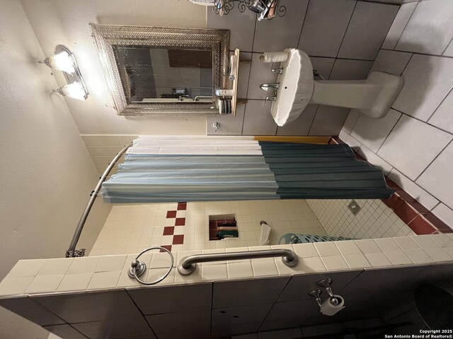 512 Brown Ln, Floresville, TX 78114 - view of bathroom