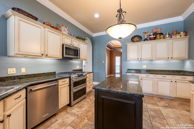 8718 Paseo Oaks, San Antonio, TX 78255 - kitchen featuring stainless steel appliances, cream cabinetry, arched walkways, ornamental molding, and recessed lighting
