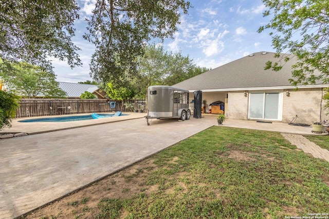 633 Sunrise Ave, Uvalde, TX 78801 - view of yard with a patio area