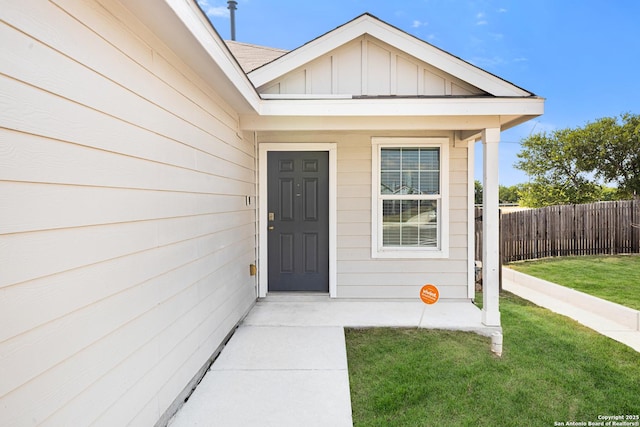 7207 Lincoln Trce, San Antonio, TX 78222 - view of exterior entry featuring board and batten siding