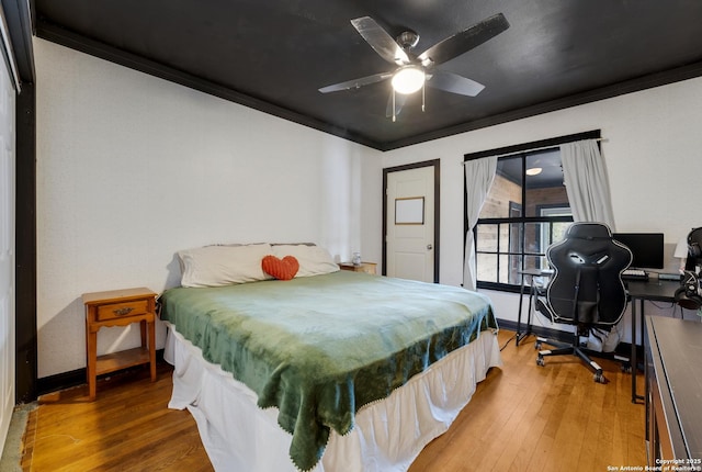 1019 Chicago Blvd, San Antonio, TX 78210 - bedroom with crown molding, wood-type flooring, baseboards, and a ceiling fan