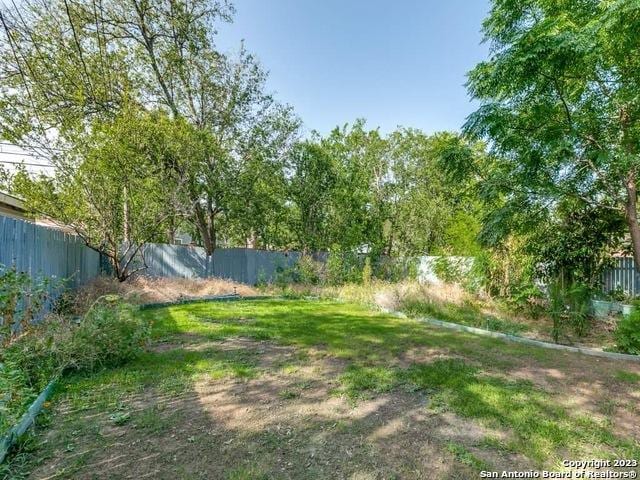 210 Harwood, San Antonio, TX 78213 - view of yard