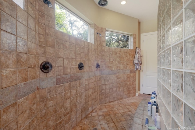 10402 Oak Forest Way, New Braunfels, TX 78132 - bathroom featuring a tile shower